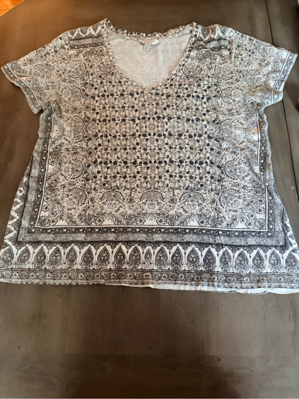Lucky Brand White and Black Paisley Printed Short Sleeve V-Neck Tee